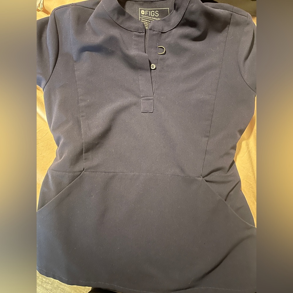 FIGS scrubs Navy Top